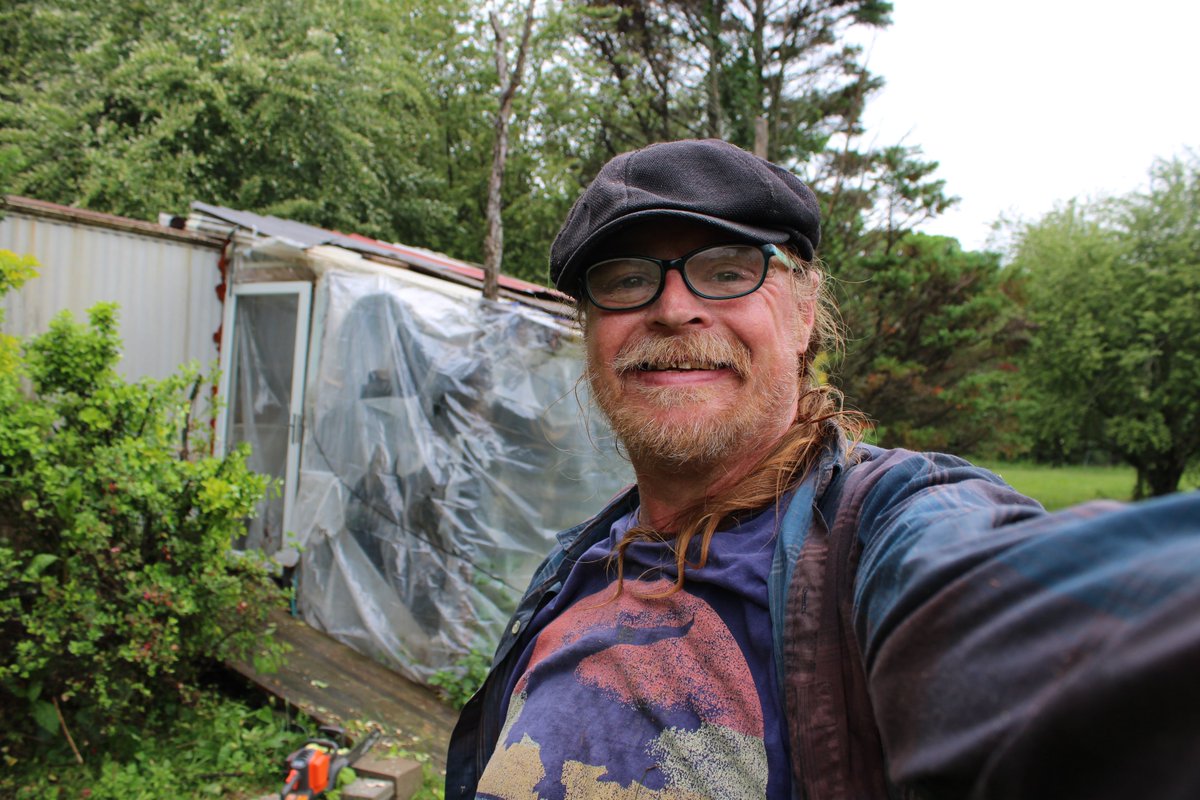 docsanderson's tweet image. #Scientists #Carpenter #RestorationProject #Wolves #Mates @NatGeo @danpeckwx @HeartsofHeroes_
@Nature Mags Lizzie G i spent my morning working on #Safety of the Box itself. this last storm showed me that the door &amp;amp; wheel chair ramp were at risk.i Trimmed the shrubs Mwah WET Lelon