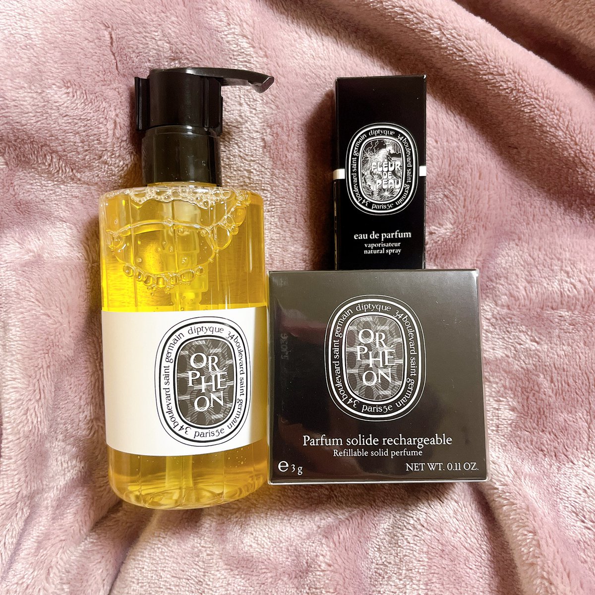 be_chanx's tweet photo. DIPTYQUEのお誕生日特典(2.3枚目)がほしくて、オルフェオンの練り香水とボディソープ購入😌笑
特典の内容は選べないんだけど、めっちゃ太っ腹！キャンドルはベで固定、オードトワレはローパピエでした✌️
サンプルはフルールドゥポーのオードパルファン！ https://t.co/yod5OdFCq0