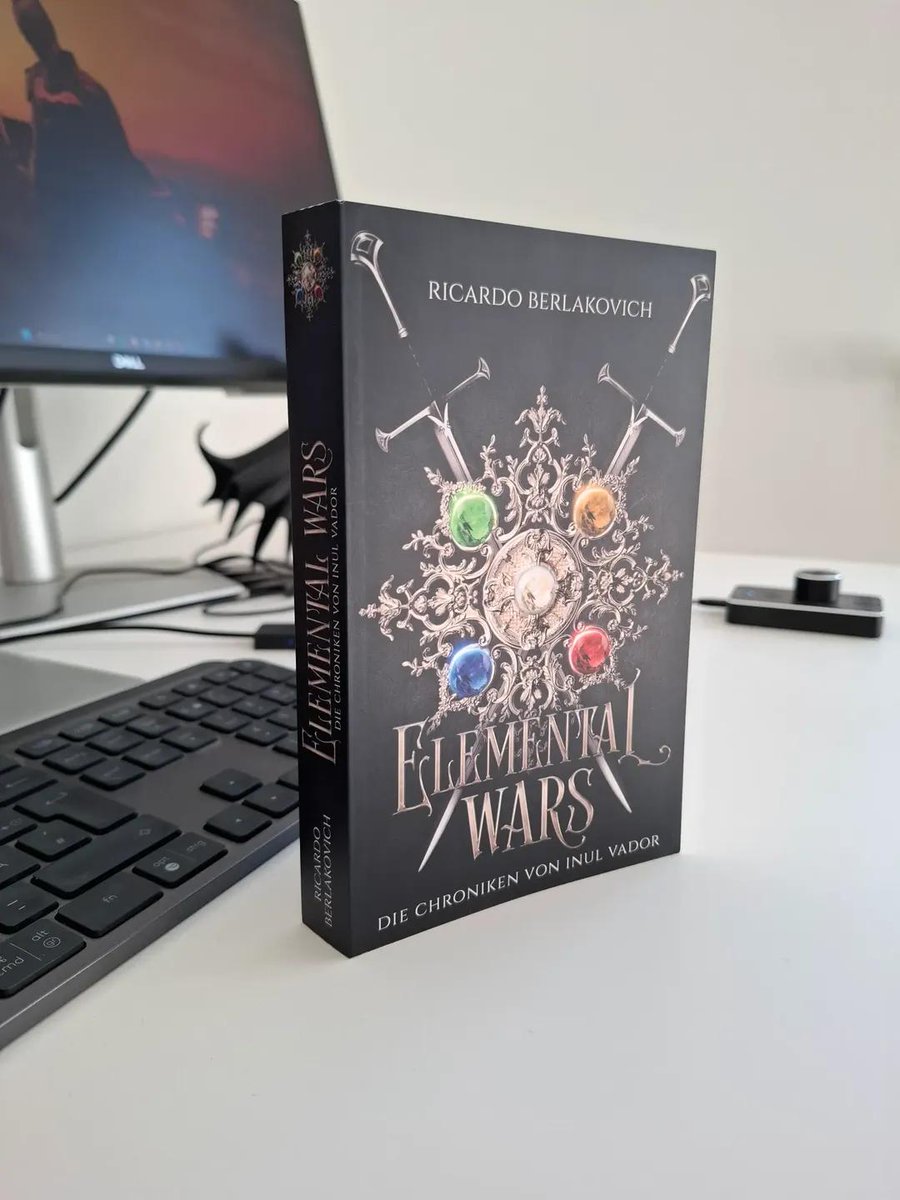 RicBerlakovich's tweet photo. Mein Buchbaby ist endlich bei mir angekommen 🤩📚 #ElementalWars #DieChronikenVonInulVador https://t.co/YQVskFaxeY