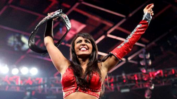 wrestle_hist's tweet photo. 4/29/2012   

Layla (replacing an injured Beth Phoenix) defeated Nikki Bella to become the new Divas Champion at Extreme Rules from the Allstate Arena in Chicago, Illinois.  

#WWE #ExtremeRules #Layla #NikkiBella #Fearless #StayFearless #DivasChampionship https://t.co/mspDoEALaN