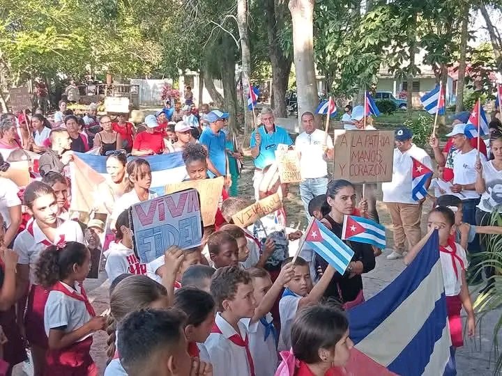 DixamiGomez's tweet photo. En la demarcación de los consejos populares rurales Altagracia y San Blas del municipio #Camagüey se celebra hoy el día del proletariado. Nuestro pueblo demuestra una vez más que #LaPatriaSeDefiende. https://t.co/MZ0Okjru6E