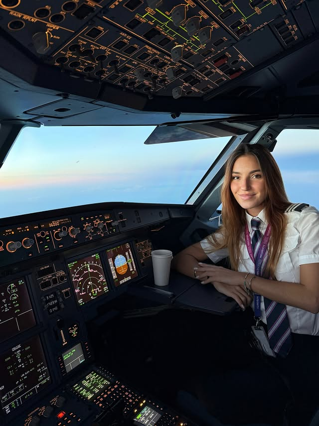 LucySmith_nyc's tweet image. A wonderful workday 😎

#Pilot #PilotLife #Piloting