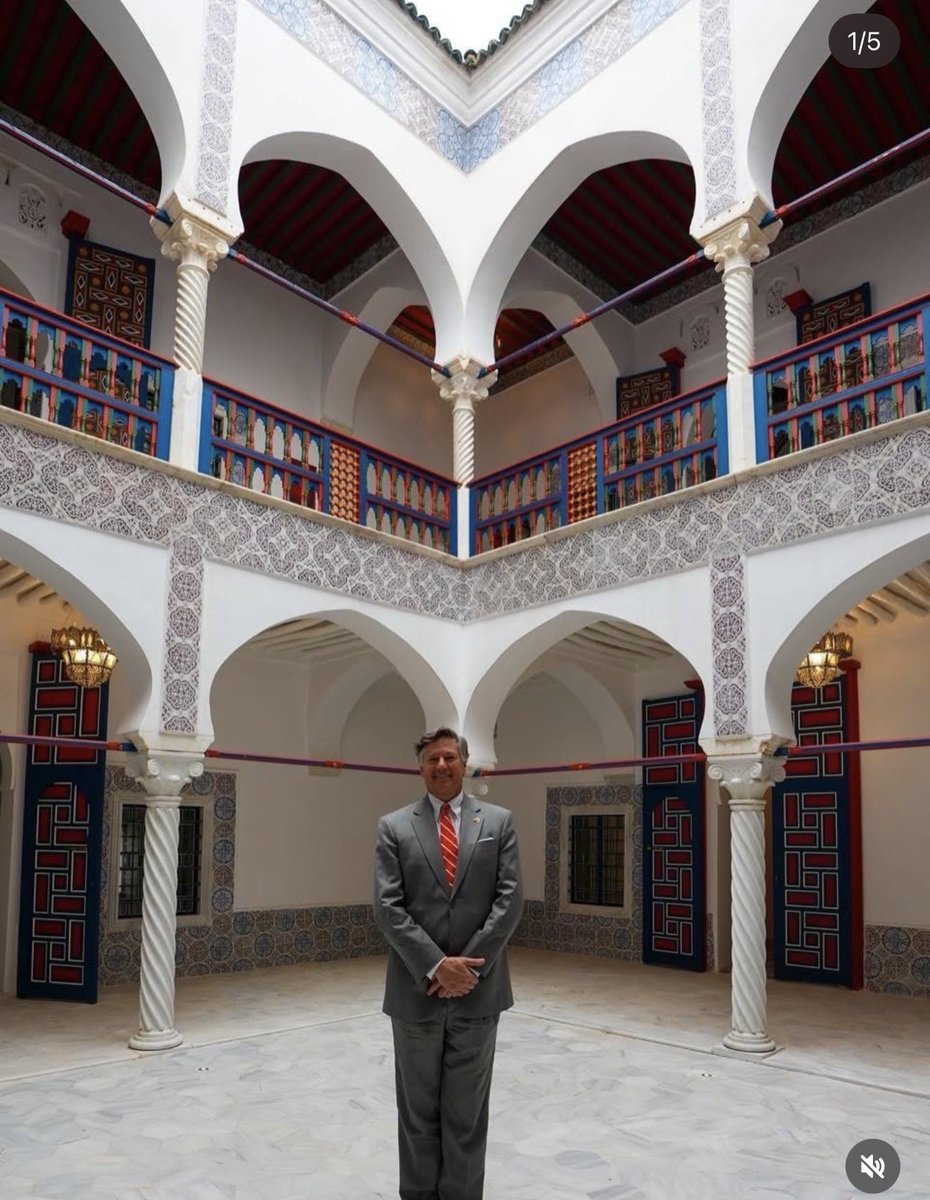 Asbachirb's tweet image. 🇺🇸🤝🇩🇿 Le Vice-Secrétaire d’État américain s’arrête, contemple, et admire.
Les zelliges de la Casbah d’Alger et de Dar El Sultane n’ont pas besoin de traduction, leur beauté parle à toutes les diplomaties du monde.
#Algérie #Casbah #DarElSultane #Zellige #Diplomatie #Algeria