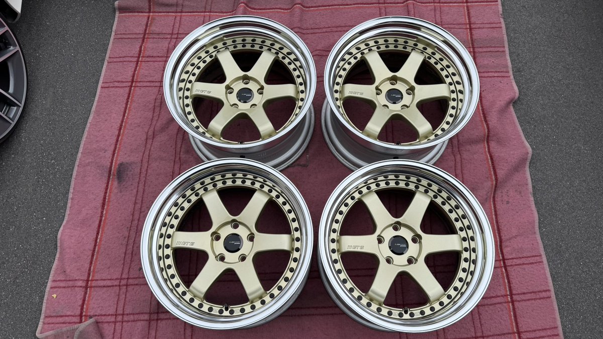 yakara17vx's tweet photo. ホイール売ります。
JDM Concept GT6 3P
19inch 10J+6 11J+6 5h/120 Oディスク
仕様距離1000km。屋内保管。
小傷ありますが、リムくすみなど皆無です。
送料別25マンでいいです。
DM送れない場合はリプください。
#拡散希望 https://t.co/GPLu6RgrL4