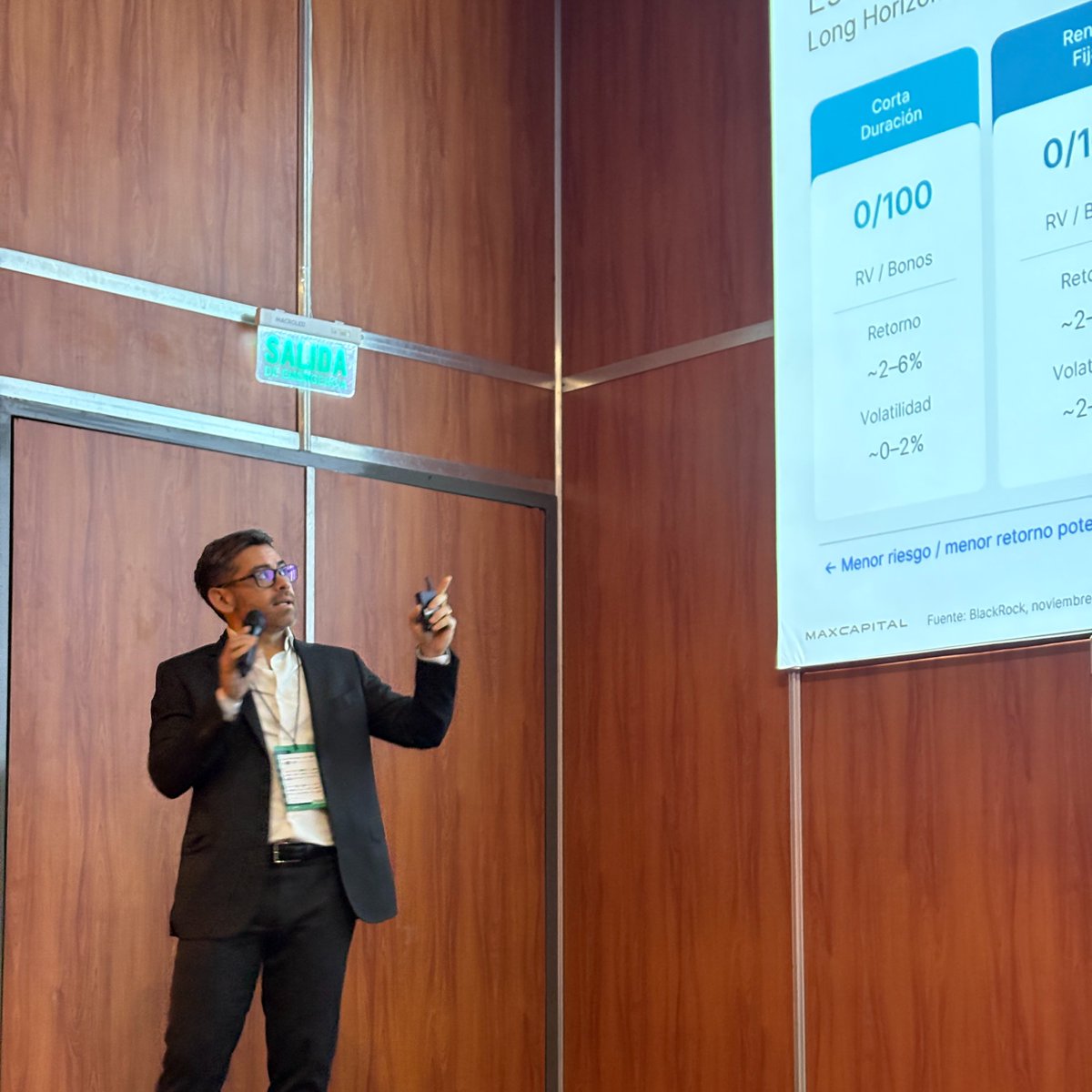 ExpoEFI's tweet image. #Workshop #ExpoEFI
@maxcapital 
La nueva forma de invertir: portfolios globales automatizados y copiloto de IA.

Disertante/s: Ariel Manito, Gerente General.
Pablo Haro, Gerente Comercial Wealth Management.