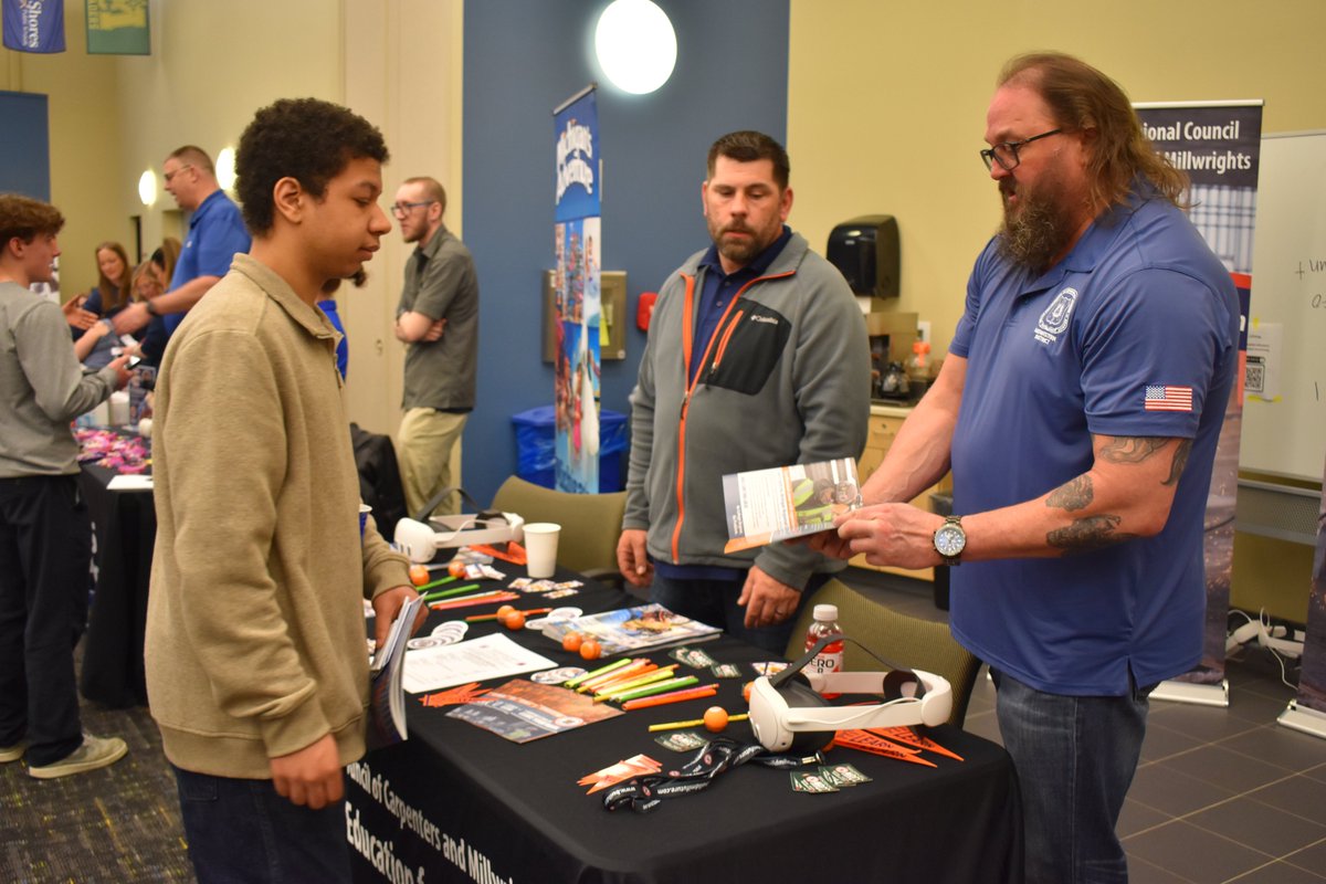 muskegonctc's tweet image. 🙌 Yesterday’s job fair brought in employers from across industries, 👩🏾‍🍳👨‍🏭🧑🏼‍⚕️ all ready to hire—not just talk. 🤩 Students got a real look at what’s out there and a real shot at being part of it. #FutureFocused