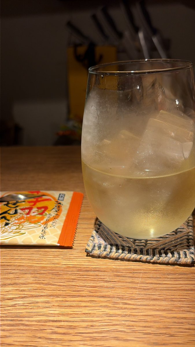 プラダを着た悪魔の復習会からの遠征飲み。
地元で締めに飲んでる。
ワインバーなのにスナック化してる😆
楽しい🤭
#明日は仕事