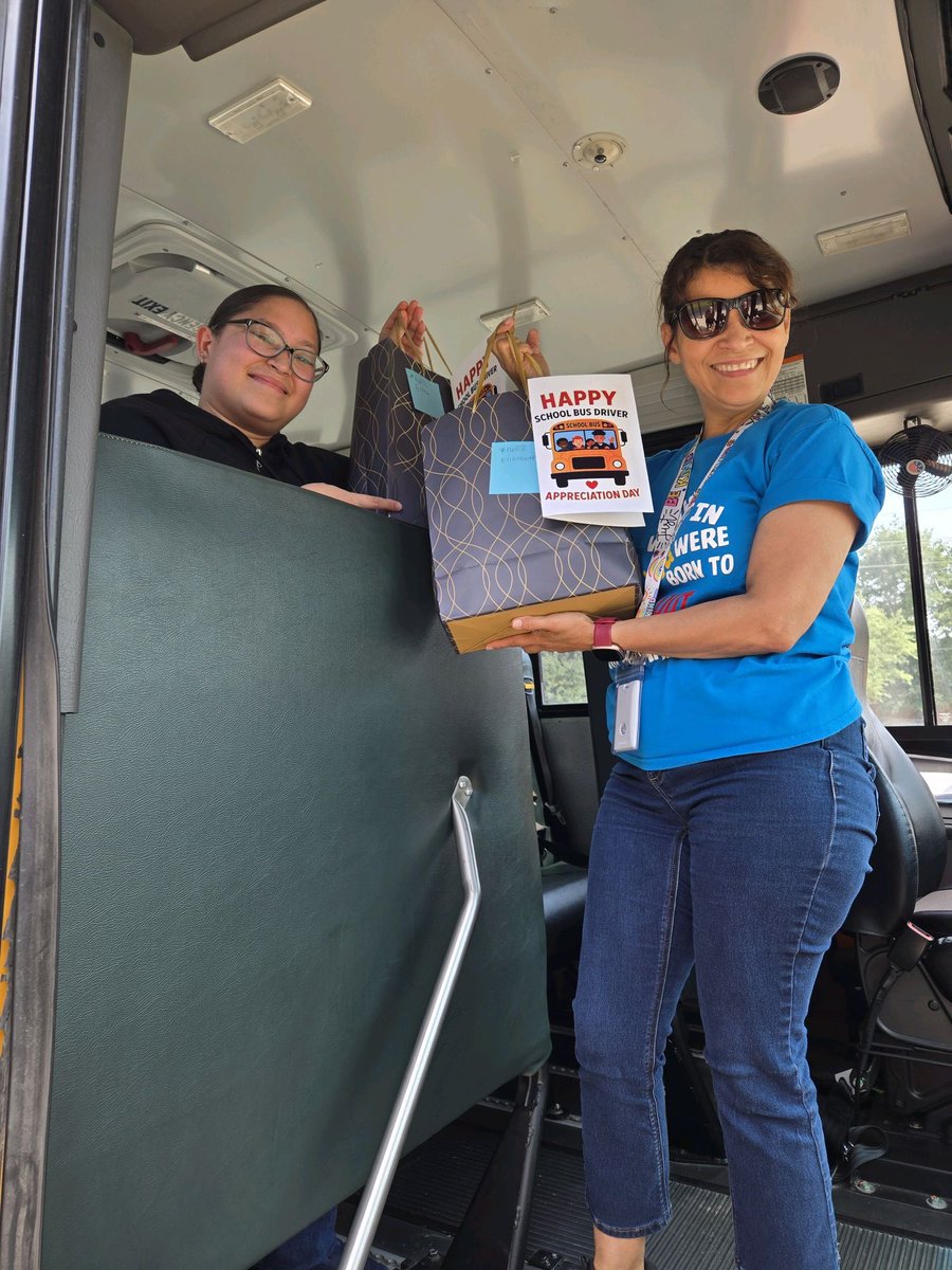 dr_xm_davis's tweet photo. Flashback to yesterday as we celebrated our incredible @Cypresswood_ES school bus drivers! We are grateful for the opportunity to honor those who safely transport our most precious cargo each and every day. Thank you for all you do! ❤️🐺🖤 @soniacruso @RayMondragon #AldineStory https://t.co/2zAs8aNV1s