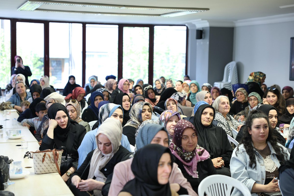 CakirMikayil's tweet photo. Yarınları Kadınlarımızın Ferasetiyle İnşa Ediyoruz. 
İlçe Kadın Kollarımızın düzenlediği “Komşunu Al Gel” programı kapsamında, aramıza yeni katılan üyelerimiz ve kıymetli komşularımızla bir araya geldik. Çayımızı içtik, derdimizi paylaştık, geleceğe dair umutlarımızı tazeledik.
Kadınlarımızın zarafeti, emeği ve bitmeyen enerjisiyle Bağcılar’da dokunmadık gönül bırakmayacağız. Biz birlikte çok daha güçlüyüz! @yasinyildizbb @abdullahozdemirbb @akpartiistanbul @akbagcilar @fnaltuntas @akkadinbagcilar