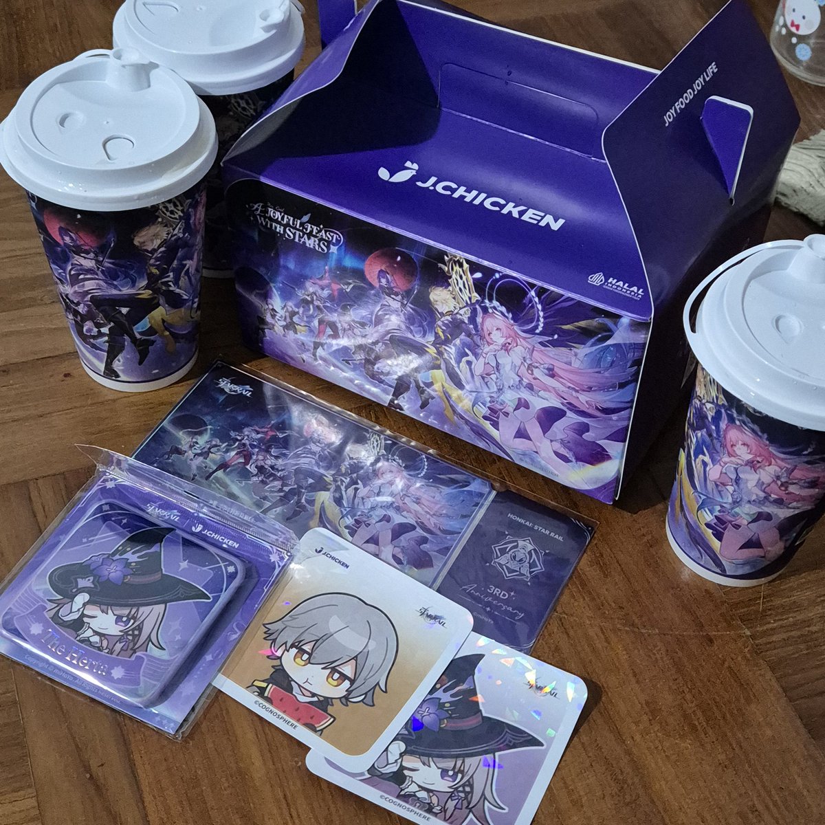 Yeyunnie__'s tweet image. Ini gw beli 2 jenis barang collab berbeda dalam sehari 
#Frieren #hsr #Tomoro #Jchicken