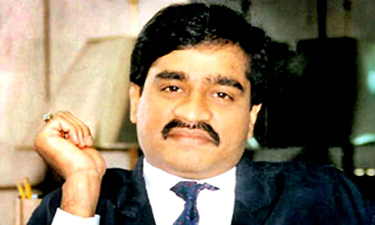 ProtecterIM's tweet photo. 🚨BREAKING: Salim Dola, a senior Dawood gang operative, has been deported to India. He arrived in Delhi early Tuesday on a special aircraft. Dola is accused of running a drug network linked to the Dawood syndicate, worth over ₹5,000 crore annually. https://t.co/XqSdnNWI5u