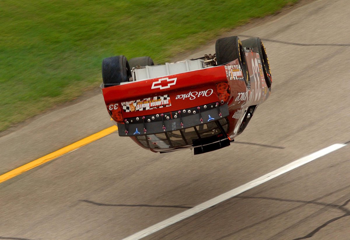 rebilasphoto's tweet image. 20 years ago today I nailed my first airborne #NASCAR crash with this wild ride by @TonyStewart in the Talladega Nights themed Busch Series car during the 2006 Aarons 312. 

📸 @rebilasphoto