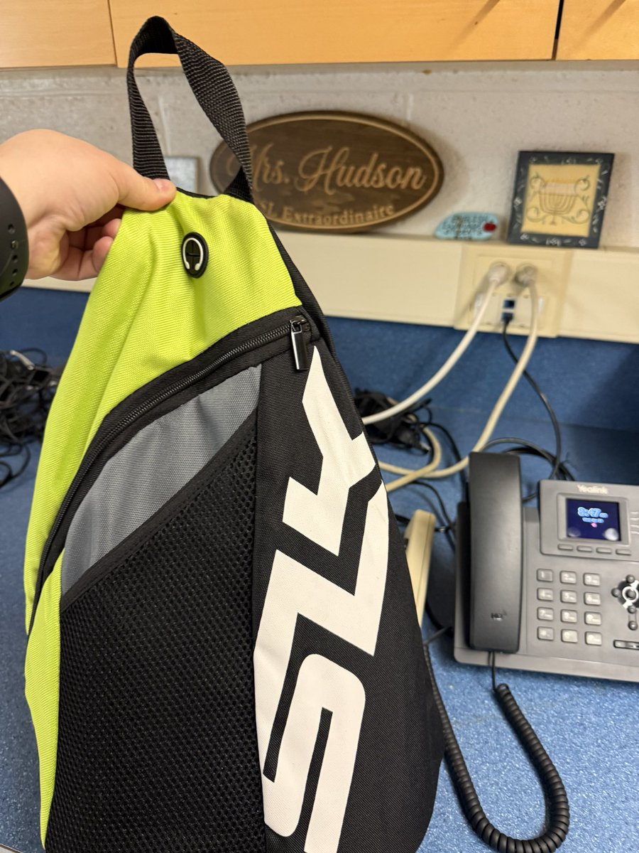 Oksanchik111180's tweet image. Grateful for good people. ✨My good friend &amp;amp; colleague Liz gifted me a pickleball paddle after yesterday’s games. 🥰Friendship, encouragement, and a little coaching go a long way. Now I know exactly what I want to improve in tomorrow’s private lesson with my coach. #Grateful