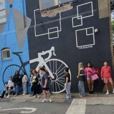 EvansPanthers's tweet photo. Our Evans advanced art students spent the day exploring the vibrant streets of downtown McKinney! 🖼️ 👓 From stunning murals to local galleries, they soaked up all the creative inspiration our community has to offer. ✨ https://t.co/3KV0o32R6Q
