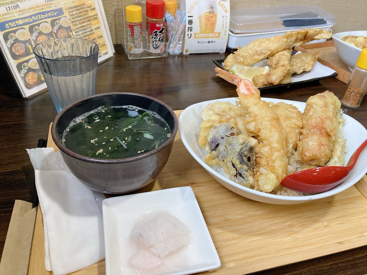 key_key_024's tweet photo. feraway stadioに
Λibesの民、集結🙌

地元飯がとても美味しかった🍚
権現公園は🌱と🐐でした
眠そうで偉そうな私笑 https://t.co/24mVISJtXT