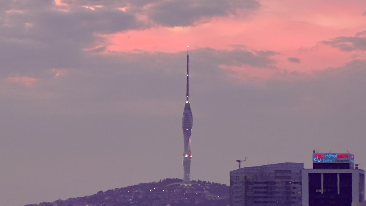 Ahu Öztürk tweet media