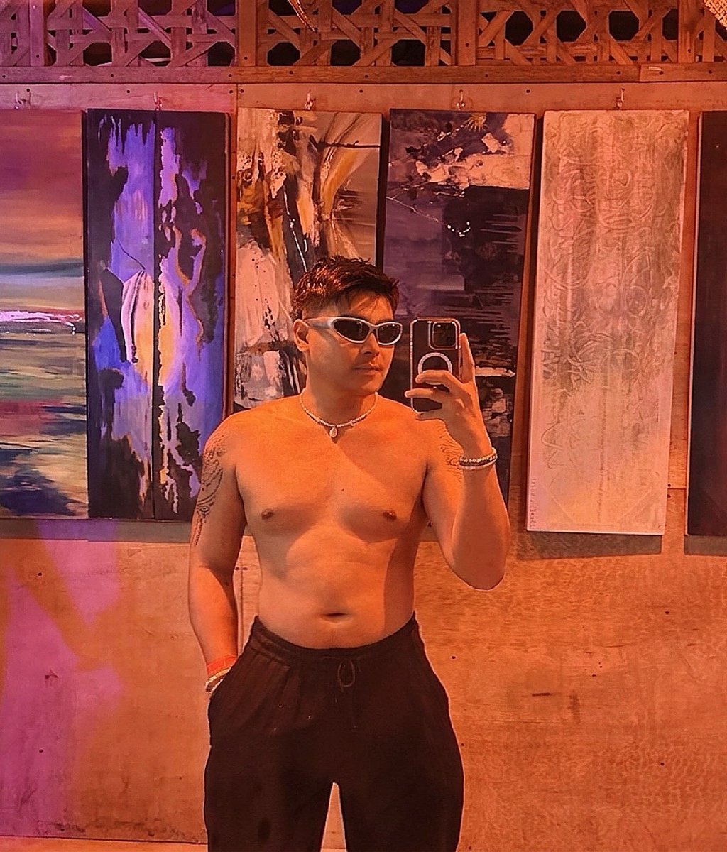 Khris Chan (Max) tweet media