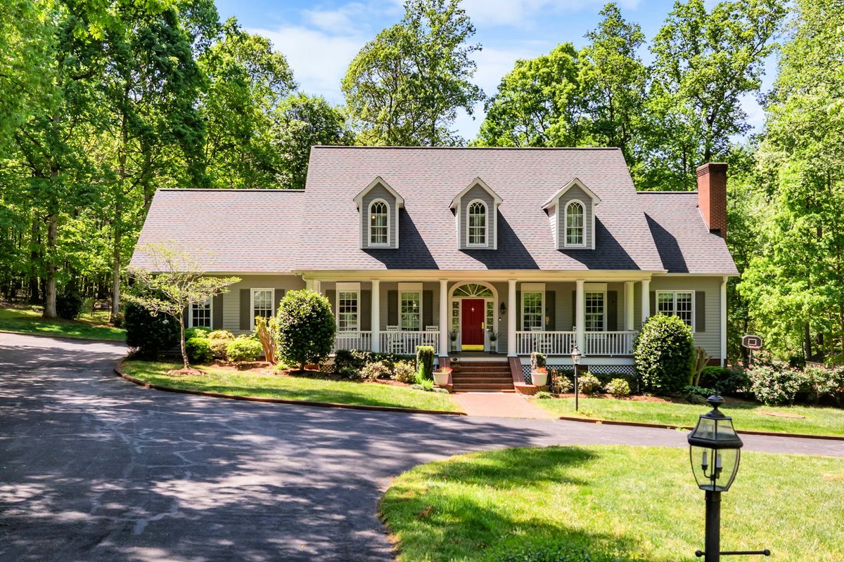 HickoryNCHomes's tweet image. #JustListed Home For Sale in Newton!
📷 CALL 828-328-9540 to schedule a showing TODAY
📷 CLICK for more pictures and information &amp;gt;&amp;gt;
betterfoothills.com/listing/NC/New…
📷 Amazing home with 3 bedrooms and 3.5 bathrooms on a 1.13 acre lot near Catawba Country Club.
📷 CONTACT Listing Agent