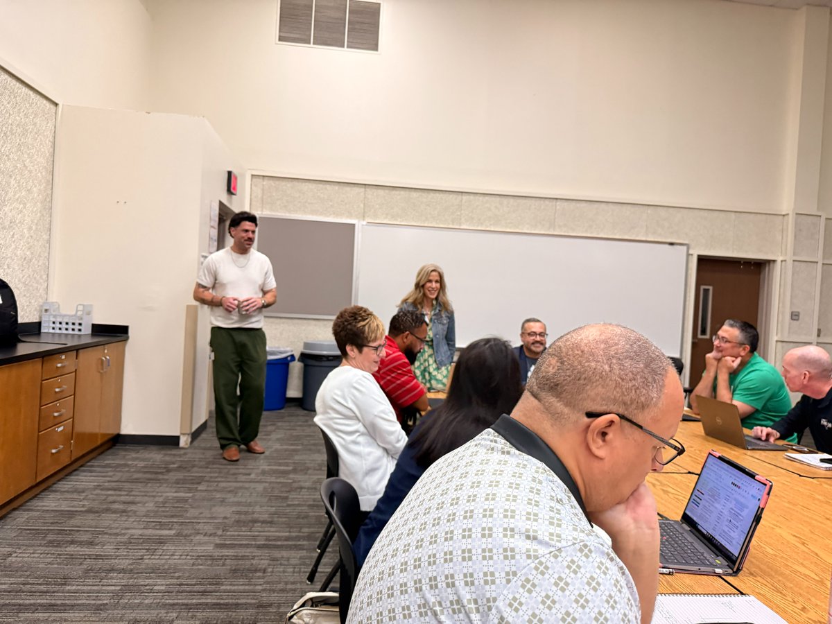 Plano_Schools's tweet photo. #PISDMissionMonday featured a wonderful visit to @JasperWolves, where Cabinet members took part in group work, learned about the latest campus news and saw student learning in action!
Thanks to Principal Brooks Baca and the team for starting the week with excitement! ππ€ https://t.co/k6bAnXkZZr