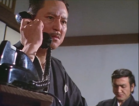 BotTelephone's tweet photo. 『キイハンター』第202話（1972年）　#公衆電話 #電話 #黒電話 https://t.co/z2exxTAwi2