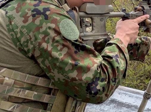 AASAMコンシャツ、AASAMコンシャツである必要性無くなったし◯ベルクロ剥がすか？