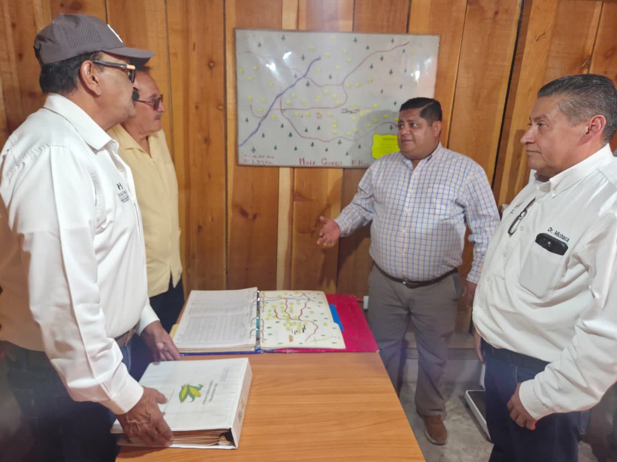 SSDurango's tweet photo. Con la participación comunitaria, Comisariado Ejidal de Milpillas y Juez de Cuartel de Maíz Gordo en #PuebloNuevo, y el trabajo coordinado de #PFAM se remodeló la Casa de Salud que beneficiará a los más de 2,000 habitantes que atiende esta Unidad Médica Móvil de la J. Sanitaria 1 https://t.co/nidUcHlgAK