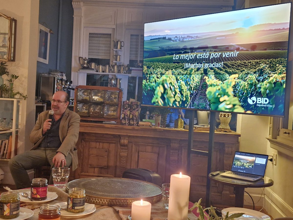 INIA_UY's tweet photo. El agro uruguayo continúa innovando en sectores tradicionales.

Un reciente estudio del @el_BID muestra que esta innovación se apoya en aprendizaje, articulación y adopción tecnológica. 🌱 https://t.co/1sUSQOBAf0