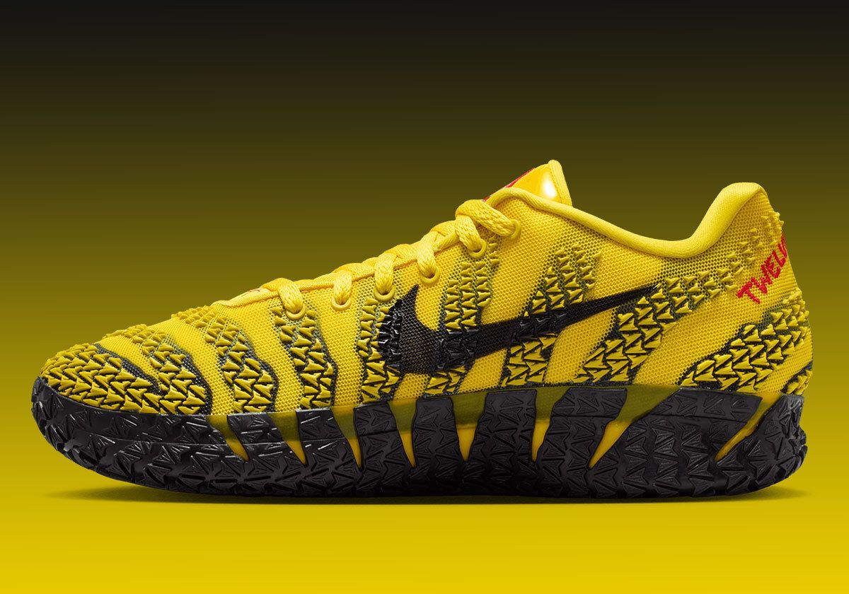 Sneaker News tweet media