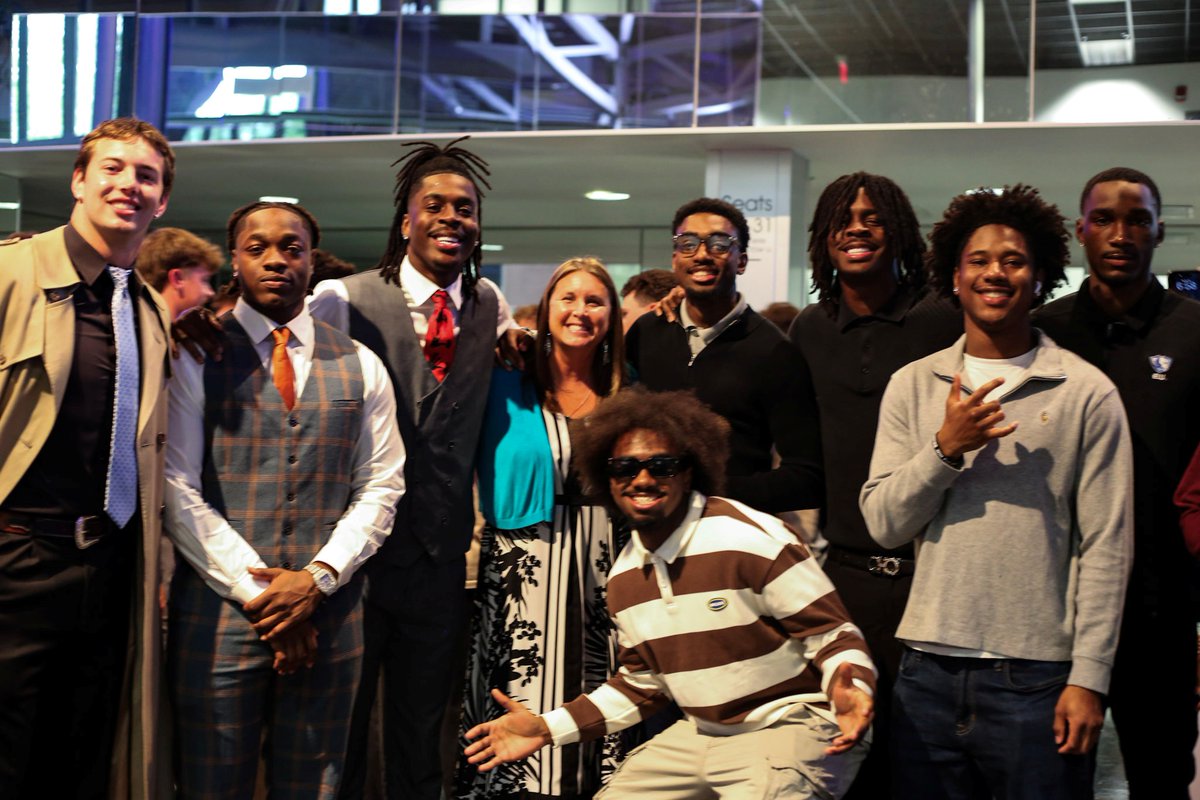 EIU_FB's tweet image. Great Evening at The Billy’s 🐾

#WeNotMe | #BleedBlue | #TogetherWeWill