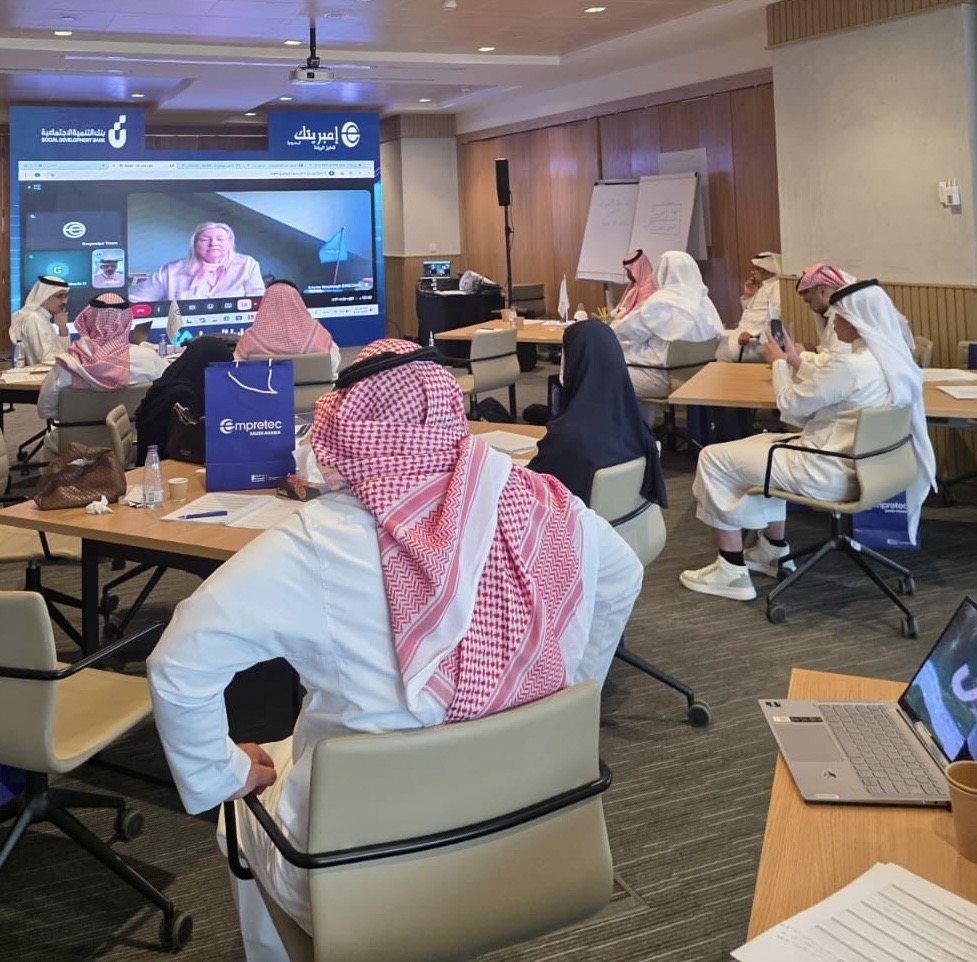 Unctad_e's tweet photo. Empretec LogiHub is underway in Riyadh.

Early-stage founders are building, testing and pitching smart logistics solutions to drive innovation and contribute to Saudi Vision 2030🇸🇦 https://t.co/edzeo4Q8hB