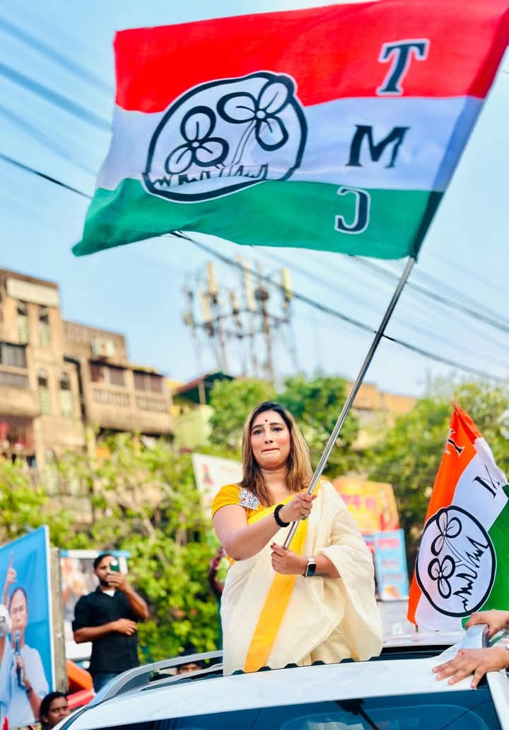 koushikmohanta's tweet image. official pic sayantika banerjee 
#sayantikabanerjee #tollywood