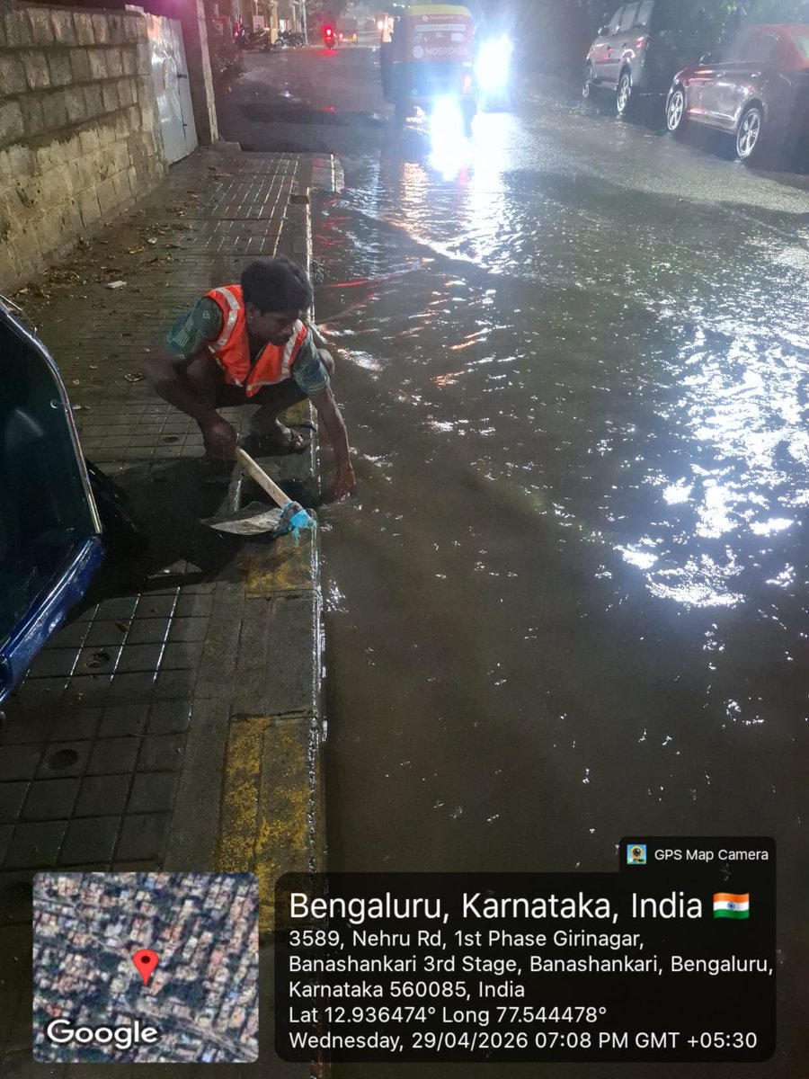 GBA_office's tweet photo. West city corporation updates:-
Clearing of fallen tree branches and waterlogging points by the Vidyapeeta Sub-Division Night Control Room team, along with fallen tree clearance at 5th Main, MC Layout. 🌧️🌳🚧
#BengaluruRains #CivicAction #TreeClearance #Waterlogging #NammaBengaluru #CitizenFirst
#GreaterBengaluruAuthority #westcitycorporation
@DKShivakumar