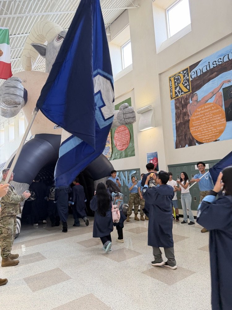 ElsikHighSchool's tweet image. 📸 Class of 2026 captured the moment during Panorama Picture Day and later walked through ENGC for the Senior Walk. A true ELSIK tradition! 💙 #RamNation #LeadTheWay