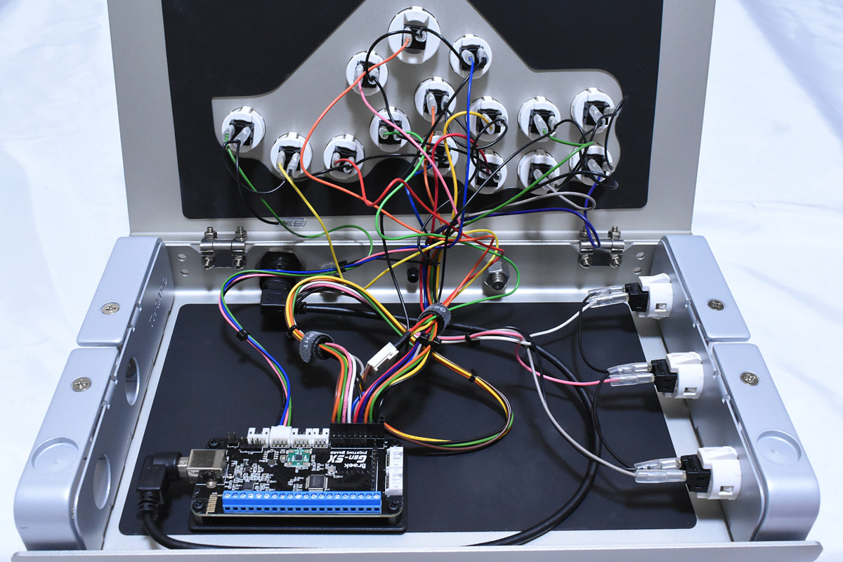 game_watch's tweet image. パーツを選んで組み立てる噂のカスタムコントローラー「GRAPHT iO」を実際に組んでみた！ game.watch.impress.co.jp/docs/topic/spe… #Sponsored