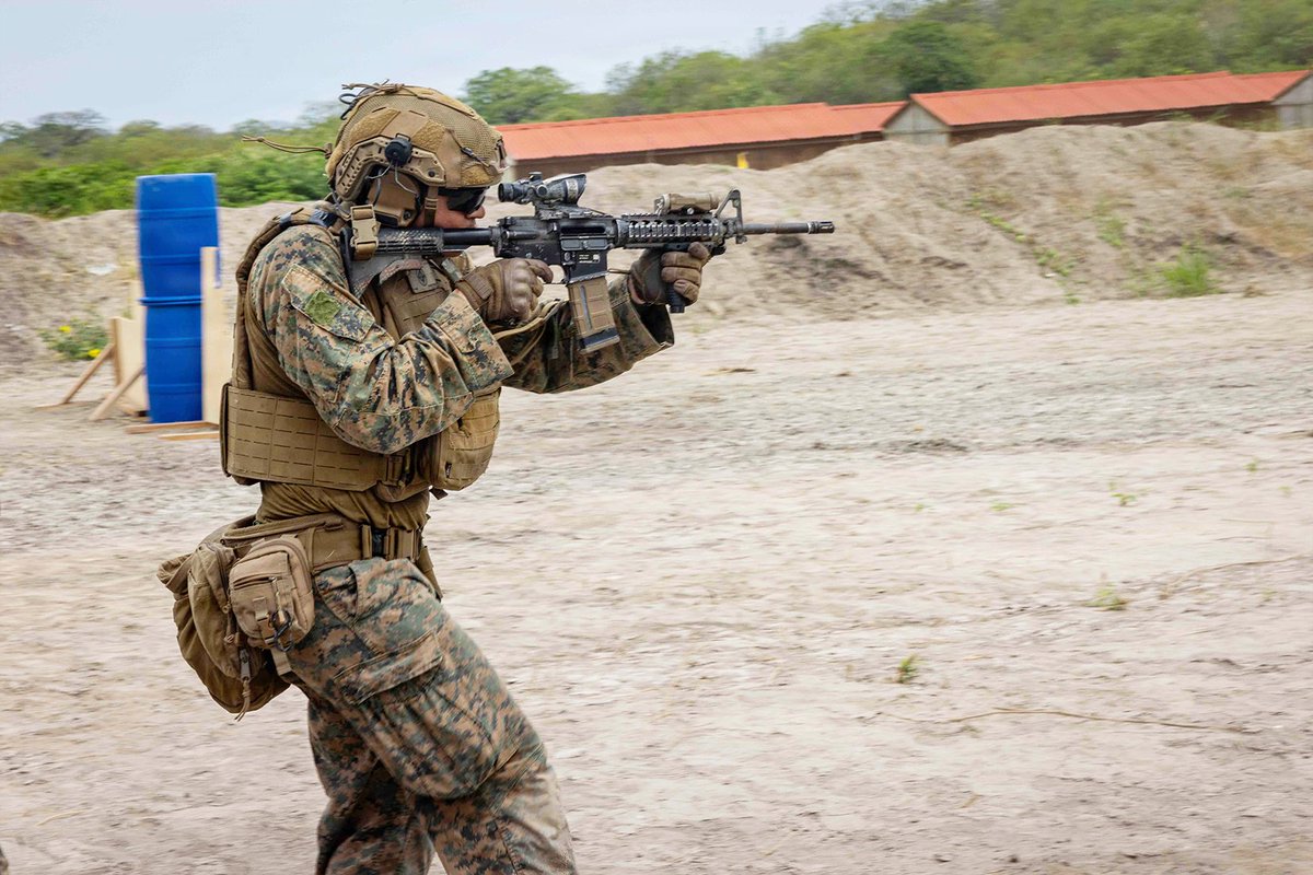 MARFORSOUTH's tweet photo. U.S. and Ecuadorian Marines conduct marksmanship training at Naval Base Jaramijó, Ecuador, April 22, 2026, strengthening combined readiness and partner capacity to support @Southcom efforts to disrupt illicit trafficking and protect the homeland.  📸 U.S. Marine Corps https://t.co/BPrfJ5yOpO