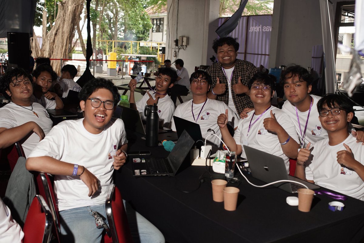 kuchizukeee's tweet image. My first hackathon.
Offline.
And we won 🏆

What started as just “let’s try” turned into 1st place at #MonadBLITZJogja

Learned a lot, built a lot, and enjoyed every moment with the team.

This feeling? Addictive.
We’re just getting started ⚡️

#MonadBlitz #Hackathon #Monad