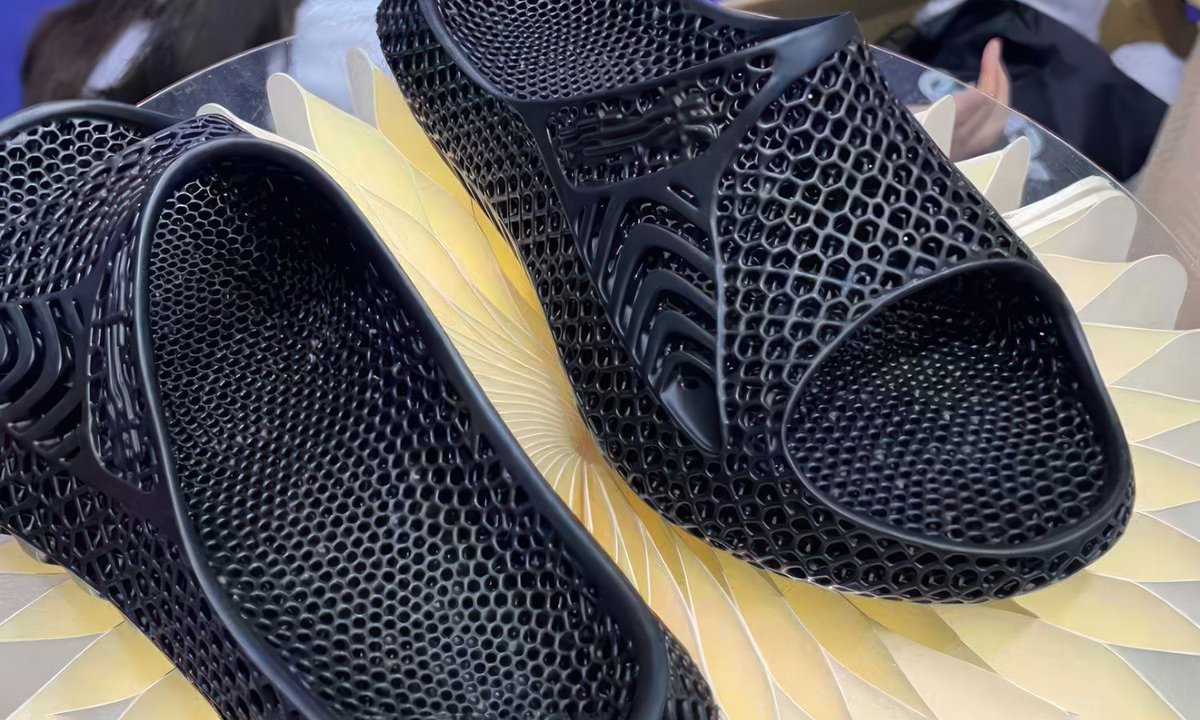 facfox3d's tweet image. From lattice-generation software to UV curing chambers, see how these elastomeric shoes are built layer-by-layer. A fascinating look at how DLP technology is redefining high-performance consumer goods.
See more:buff.ly/lyXIxwH
#Engineering #MaterialsScience #DLP3DPrinting