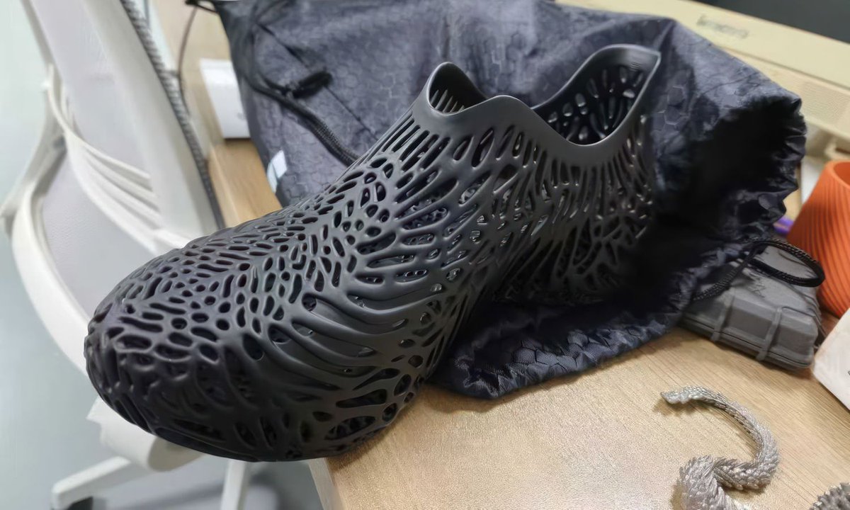 facfox3d's tweet image. From lattice-generation software to UV curing chambers, see how these elastomeric shoes are built layer-by-layer. A fascinating look at how DLP technology is redefining high-performance consumer goods.
See more:buff.ly/lyXIxwH
#Engineering #MaterialsScience #DLP3DPrinting