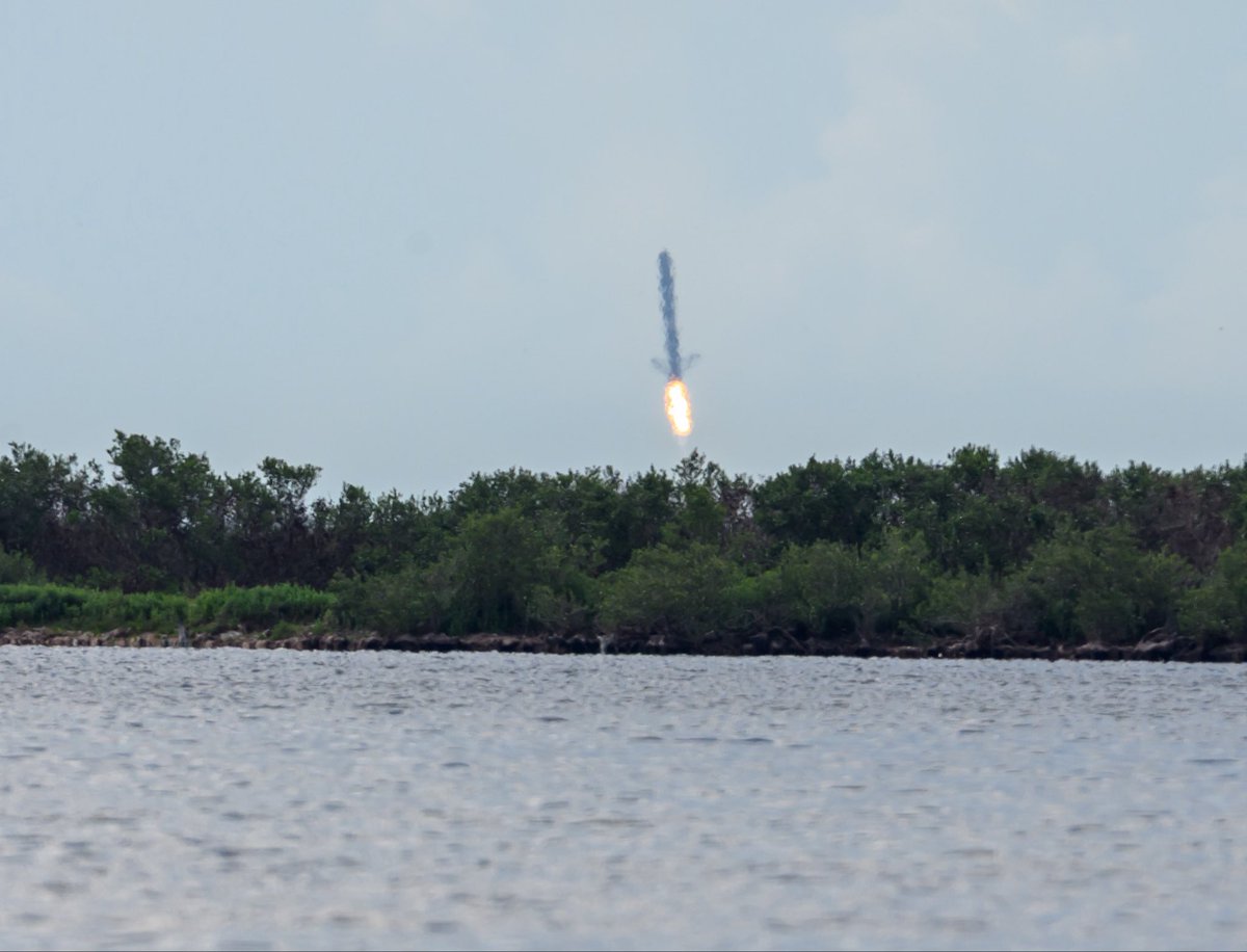 ERCPhotos's tweet photo. Space X Falcon Heavy launch! https://t.co/BOdaE4OcYa