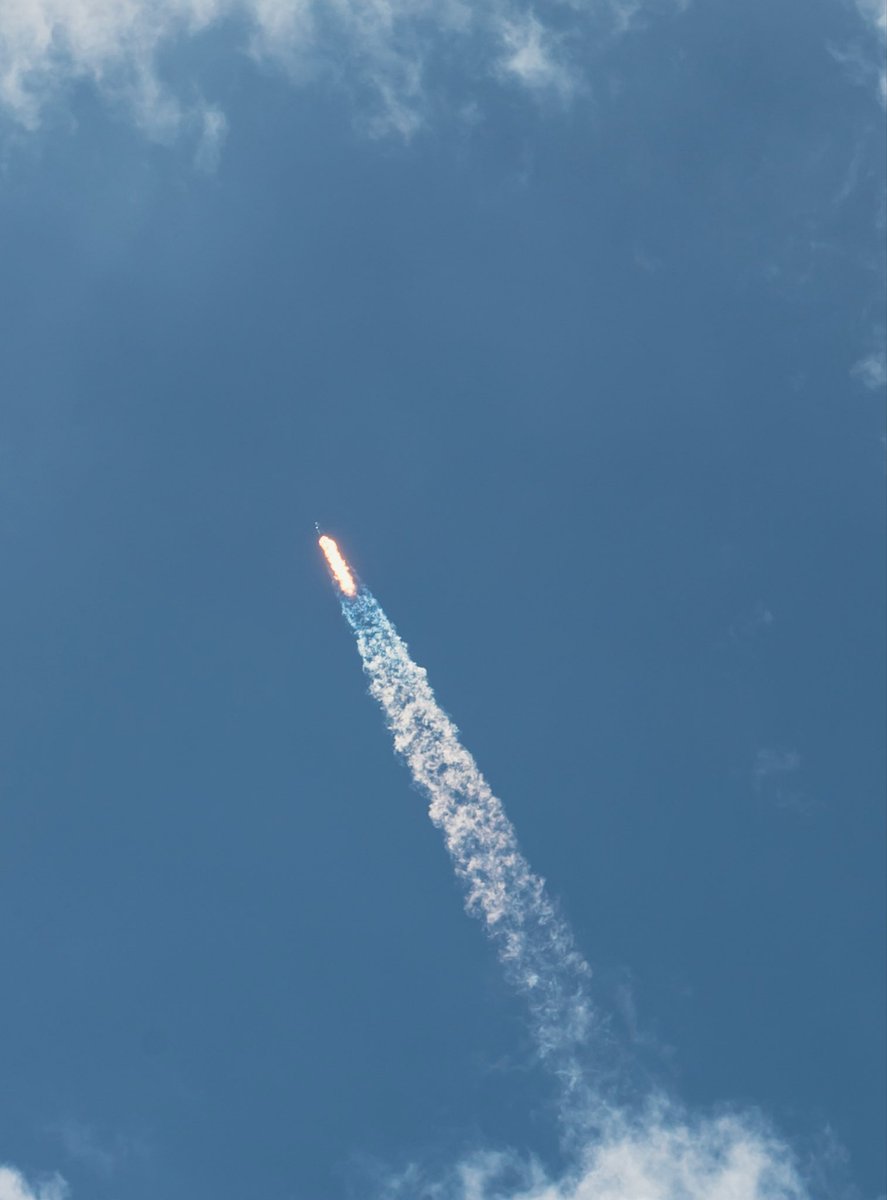 ERCPhotos's tweet photo. Space X Falcon Heavy launch! https://t.co/BOdaE4OcYa