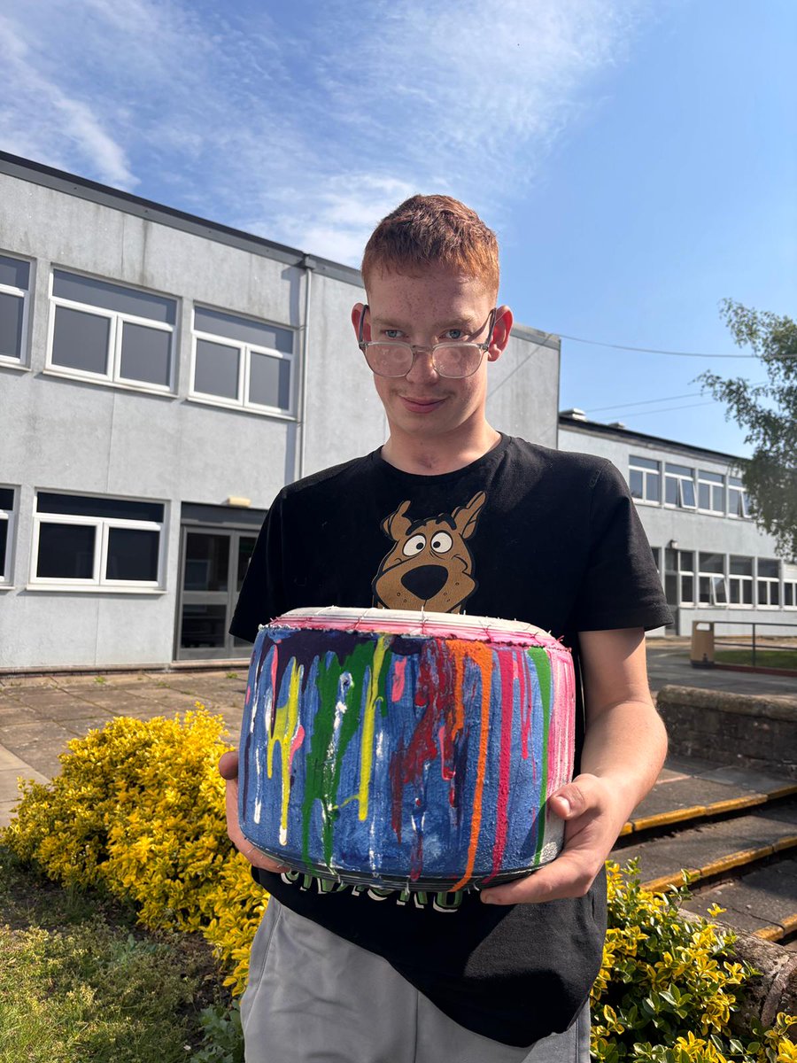 NNC_Worksop's tweet image. FLEX learners in action 🌿

From old karting tyres ➡️ beautiful planters 🪴
Now filled with wildflowers and bulbs for National Gardening Week 🌸

Sustainability in action 💚

#NationalGardeningWeek #FLEX #College #Sustainability #Planters