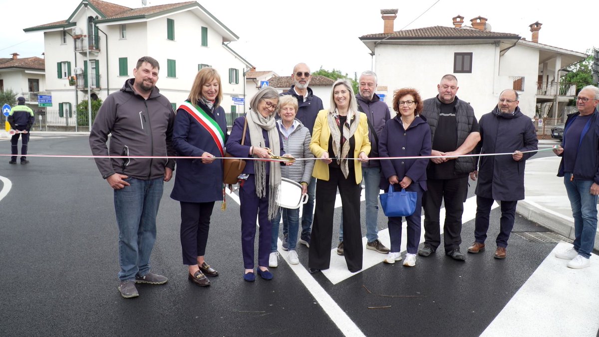 regioneFVGit's tweet image. "Meno code, meno smog e più #sicurezza: a San Pier d’Isonzo entra in funzione la nuova rotatoria. Un’opera pensata per il territorio, con spazi accessibili e nuovi percorsi ciclopedonali". Così l'assessore di #RegioneFVG Cristina Amirante 👉tinyurl.com/3hyt8sw5