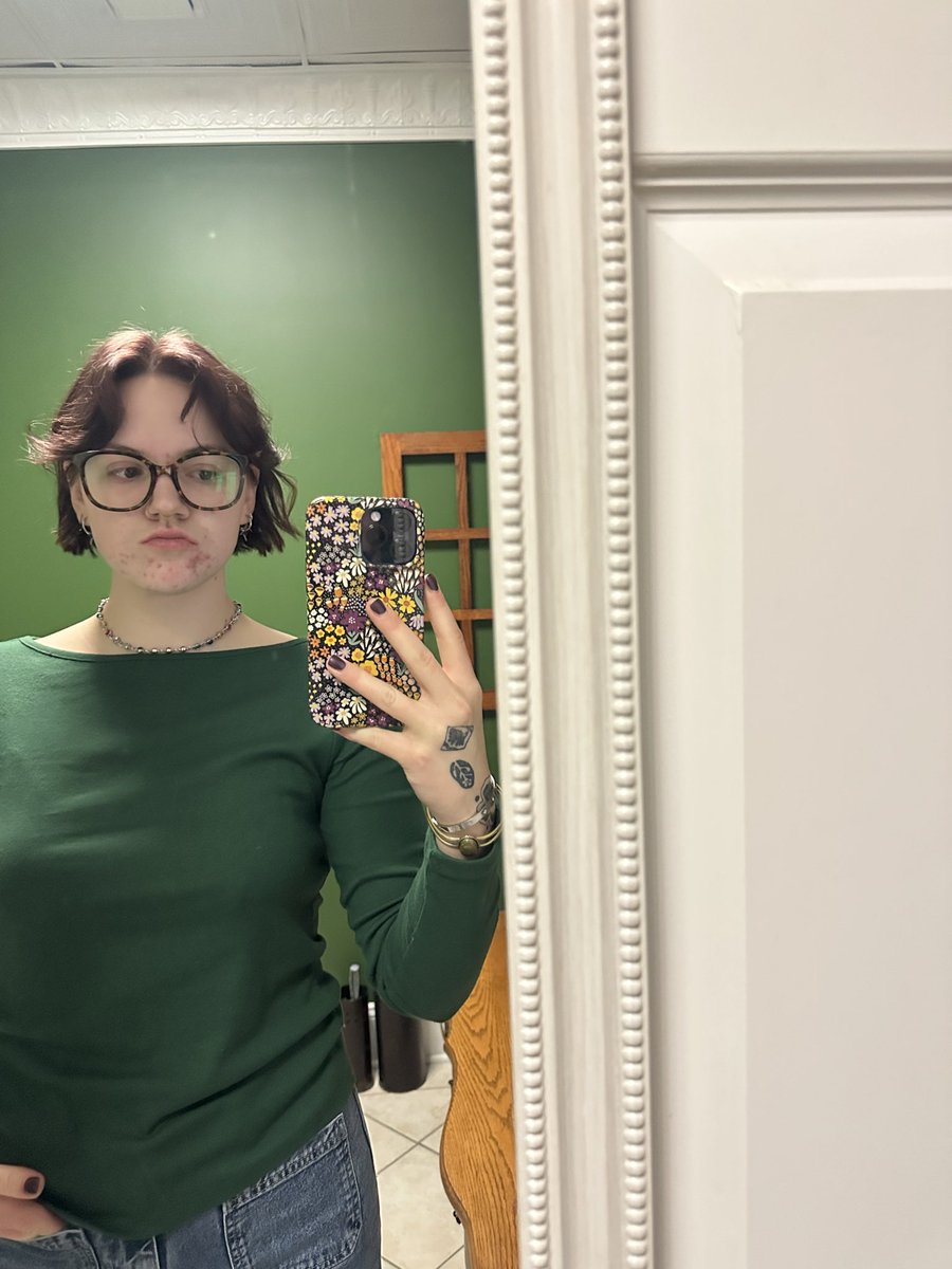 ellie (^‿^✿) is seeing bts ⟬⟭ tweet media