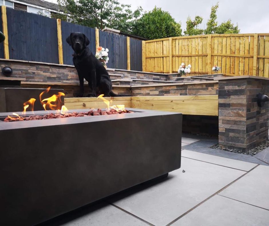 PSD_UK_LTD's tweet image. How many times does our fury friend feature in this project from Down To Earth Landscapes? 🐾

Featuring our Storm Grey 600x900s, Anthracite 900x200s and London Daze wall cladding.

☎️ 01909 768 760 

#paving #landscaping #porcelain #storm #grey #anthracite #london #daze #clad