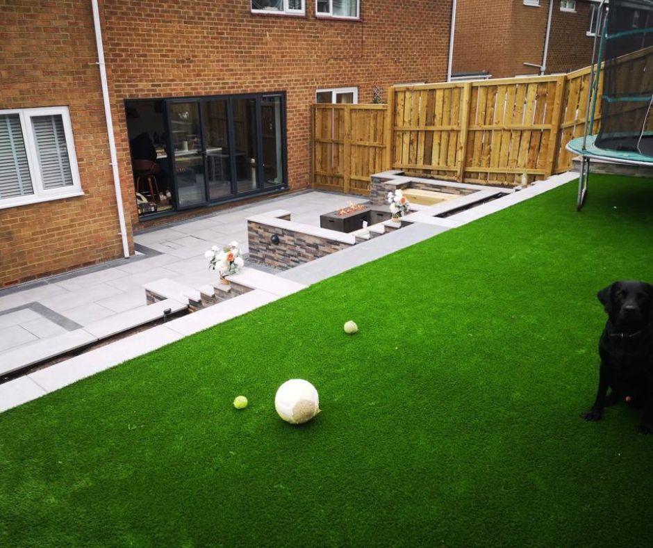 PSD_UK_LTD's tweet image. How many times does our fury friend feature in this project from Down To Earth Landscapes? 🐾

Featuring our Storm Grey 600x900s, Anthracite 900x200s and London Daze wall cladding.

☎️ 01909 768 760 

#paving #landscaping #porcelain #storm #grey #anthracite #london #daze #clad
