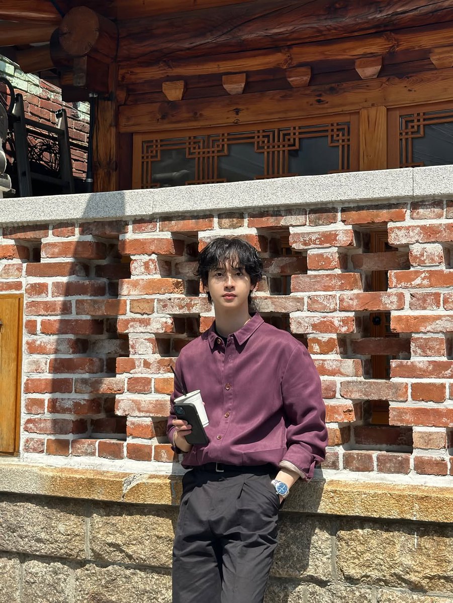 dongyoosn's tweet photo. Hope Seoul treats you kindly and beautifully. https://t.co/X8ZKeVsWti