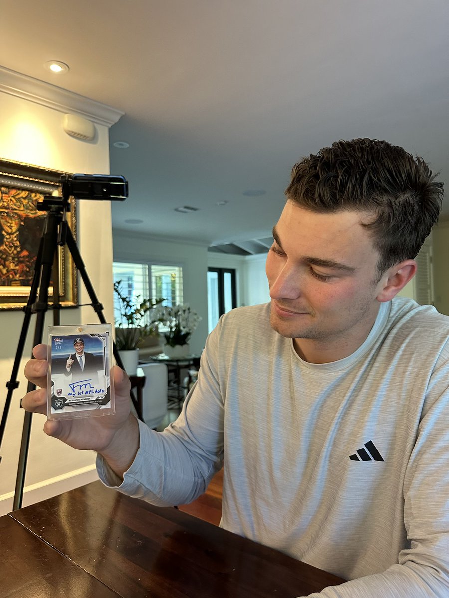 Topps tweet media