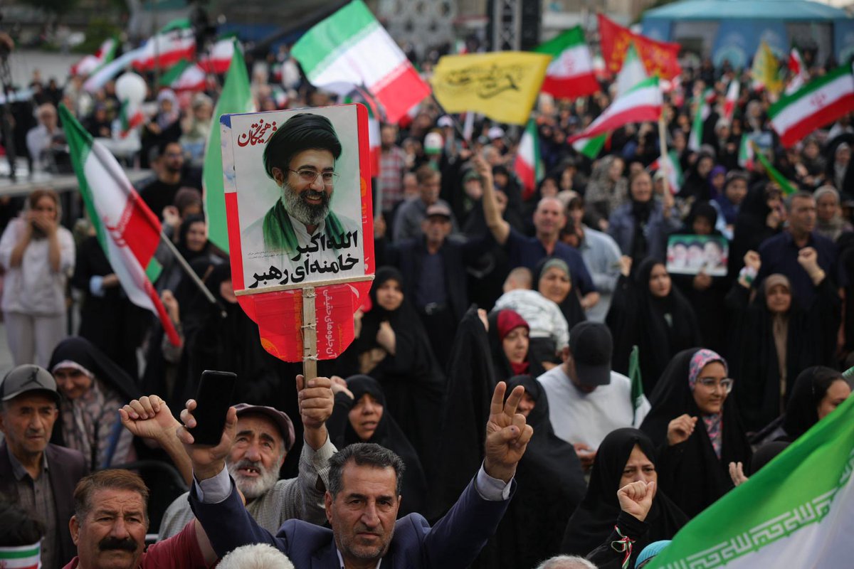 خط رهبری tweet media