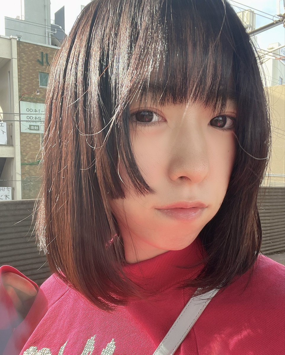fukazume360's tweet photo. 一生髪型も髪色も服装も何もかもわからず過ごしている、最後の写真は実家帰った時に見つけた様々な意味で人生ピーク時の私 https://t.co/oajcsnsjA6