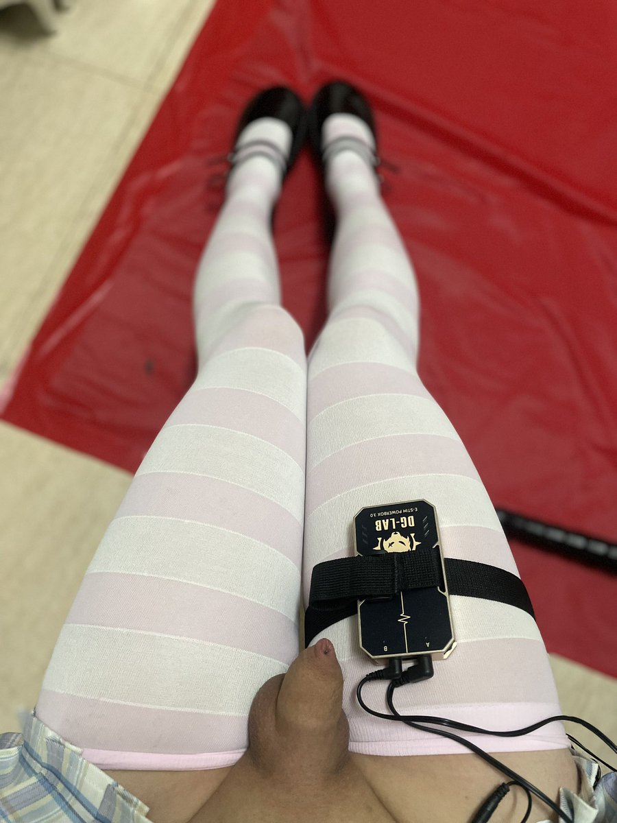 Elika_ices's tweet photo. 时间：五一假期
地点：成都郫都区
有肌肉猛1让我援交一下嘛(≧∇≦)
人家想赚点买小裙裙得钱，求求了(>﹏<)
#男娘 #雌堕 #过膝袜 #高跟鞋 #femboy #sissy #丝袜美腿 #自慰 https://t.co/Ce8fns5Tfk